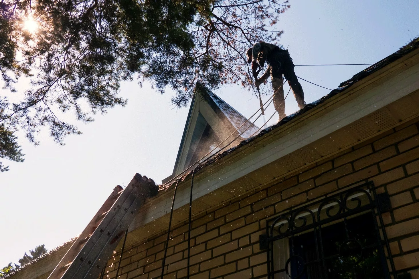 Entretien de toiture: Les étapes essentielles pour prolonger la durée de vie de votre toit