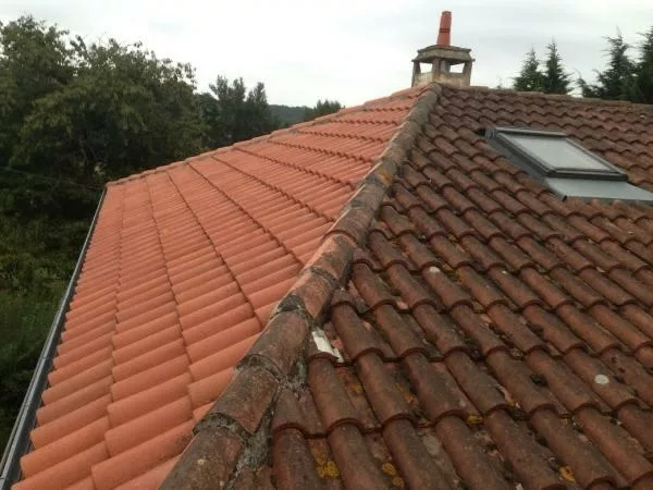 Nettoyage de toiture tuiles rouges